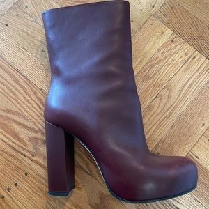 Theory size 38 Burgundy boots